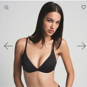 Skims onyx 34D wireless form super push up bra NWT.